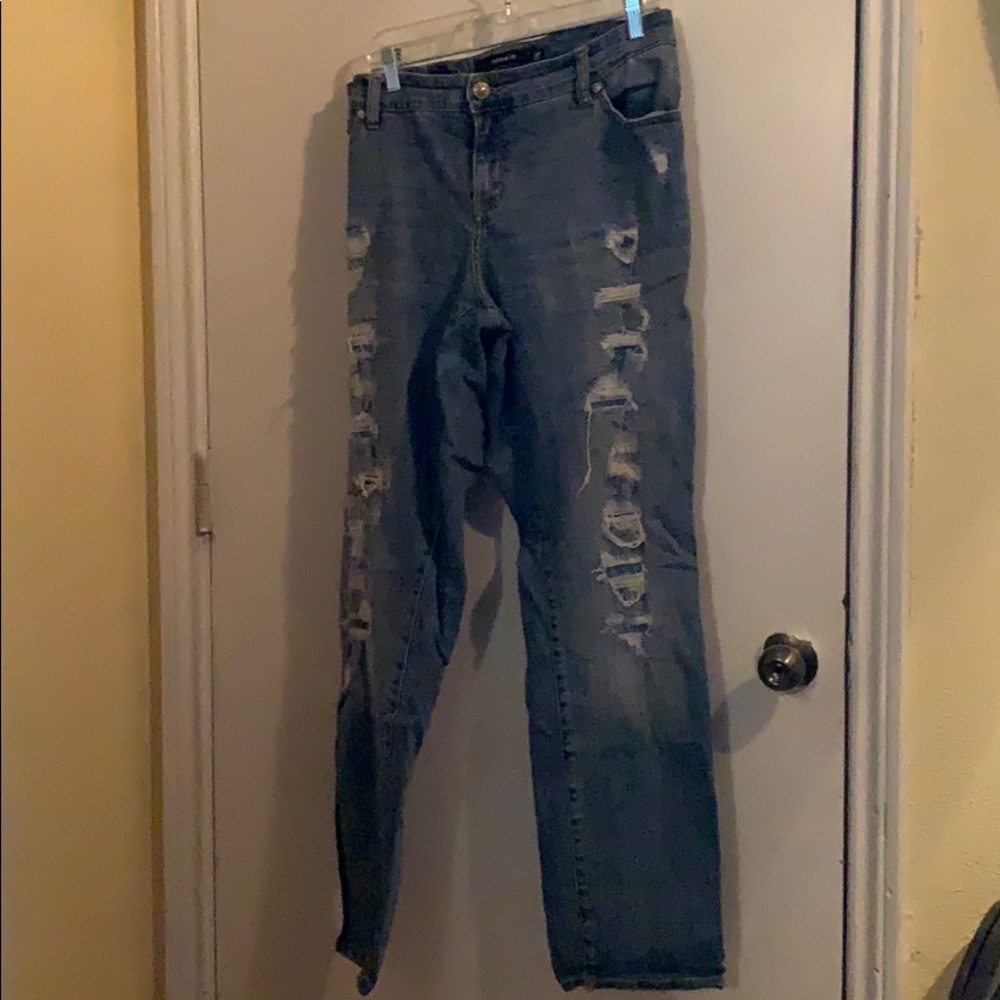 Distressed Boyfriend Cut Premium Jeans